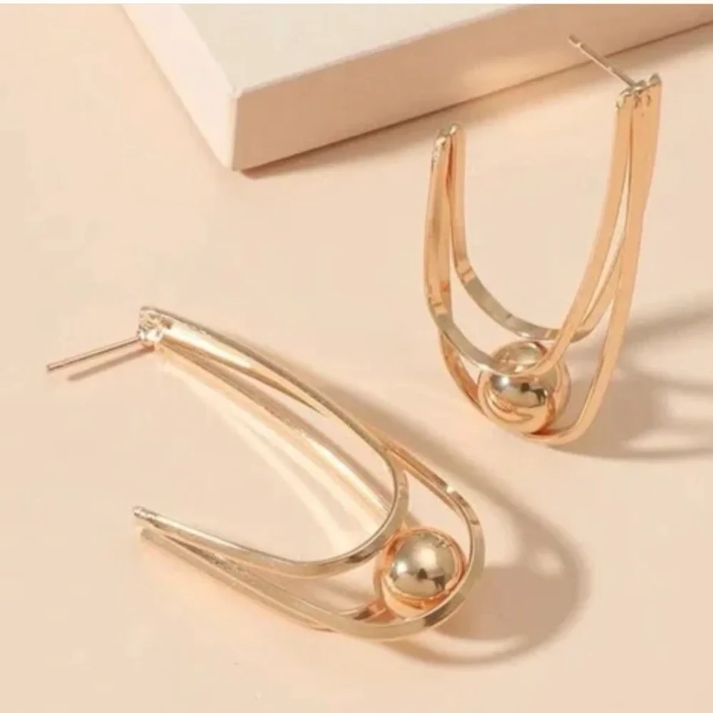 NWT Elegant Gold Tone Cuff Hoop Earrings!